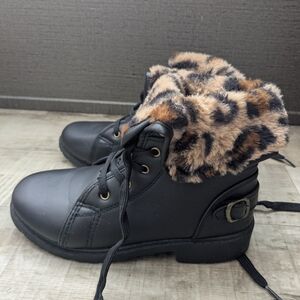 🏔️ Youth Size 3 Combat Boots